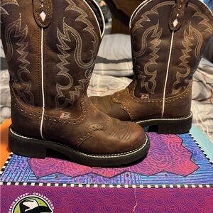 Women’s Justin Boots Brown Heeled Western Boots Brand New Never Worn